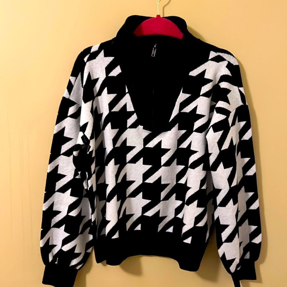 Nine West Warm Houndstooth Sweater with Zippered Collar, Black and White Size XL